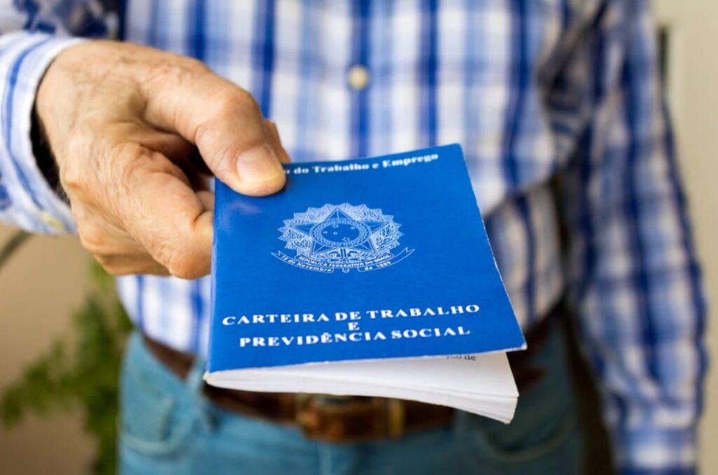 Aposentadoria aos 65 anos pelo INSS: regras, cálculos e opções para 2025