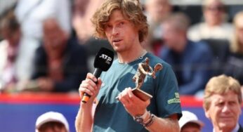 Andrey Rublev avança às quartas de final em Toronto após abandono de Fokina