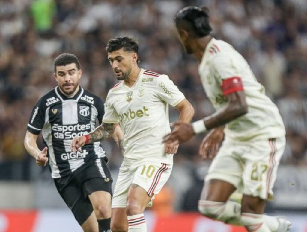 Arrascaeta sente coxa em empate do Flamengo e fará exames para avaliar lesão