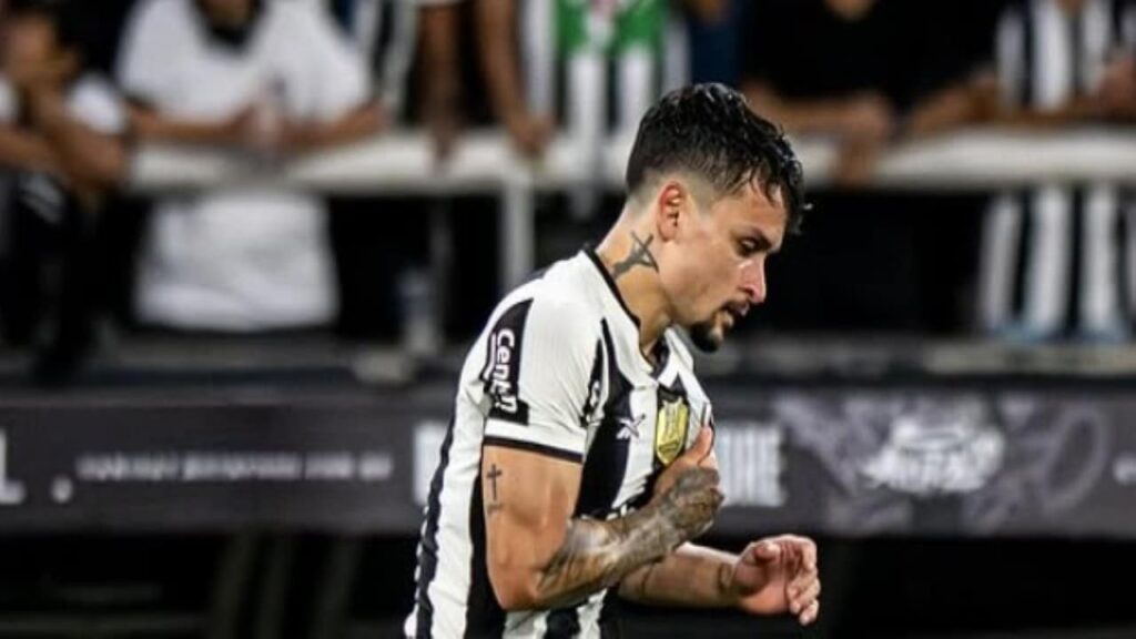 Botafogo abre vantagem com gol relâmpago de Artur contra LDU na Libertadores
