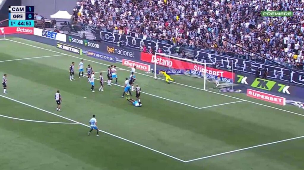 Com gol de Edenílson, Grêmio empata com Atlético Mineiro em partida disputada pelo Brasileirão