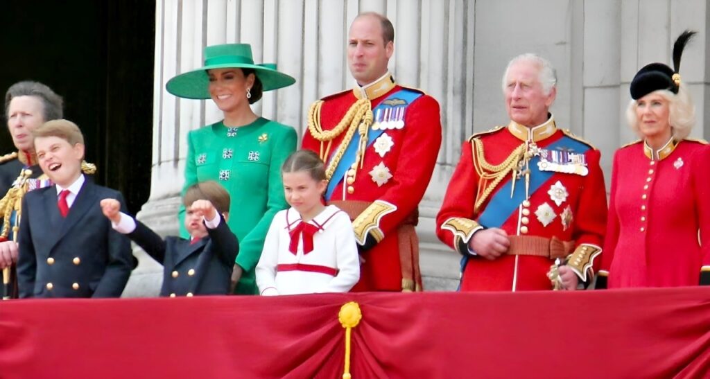 Charles, William e Kate ignoram série de Meghan Markle em meio a tensões familiares, revela fonte próxima