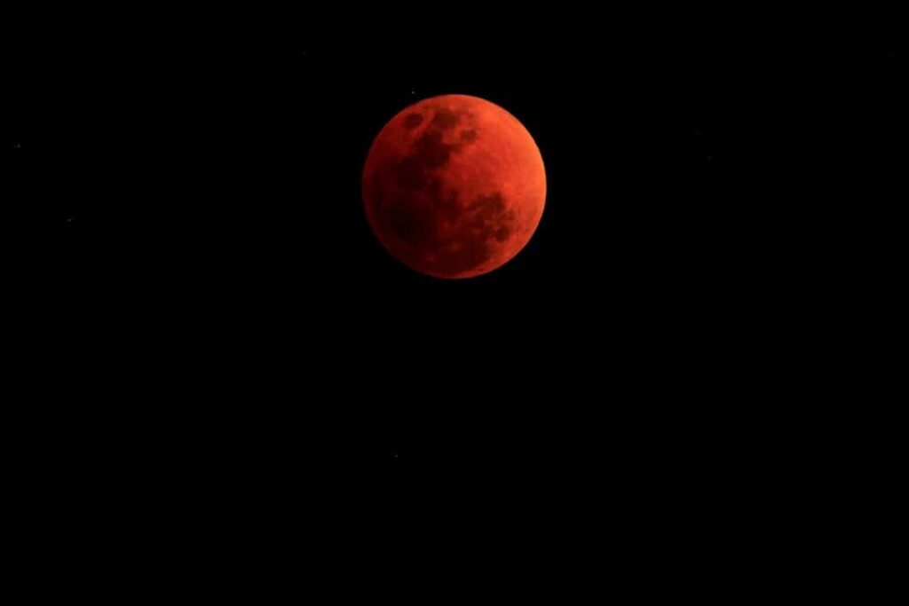 Lua de sangue em 2025: Eclipse lunar total terá 82 minutos e promete espetáculo global