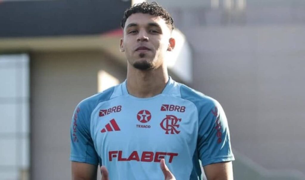 Santos inicia negociações com Flamengo por Victor Hugo e busca reforço no meio-campo