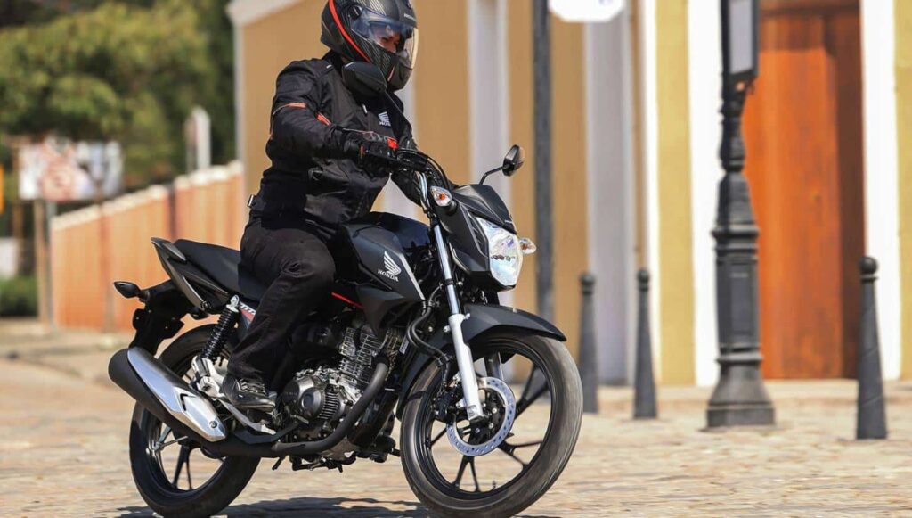 Conheça motos usadas econômicas até R$ 15 mil ideais para o dia a dia