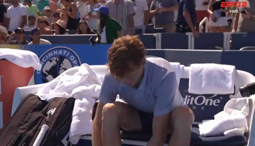 Sinner abandona final e Alcaraz leva troféu do Cincinnati Open 2025