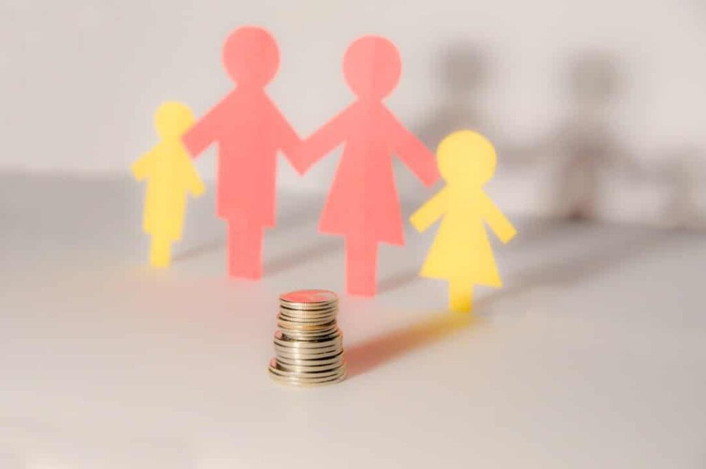 Salário-família 2025: valor por filho sobe para R$ 65 com novo teto salarial de R$ 1.906