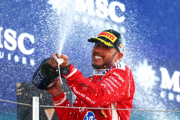Hamilton entra para o seleto grupo de pilotos mais velhos a vencer um GP de Fórmula 1