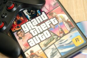 Rockstar Games divulga capa de Grand Theft Auto VI e confirma pré-venda global com detalhe brasileiro