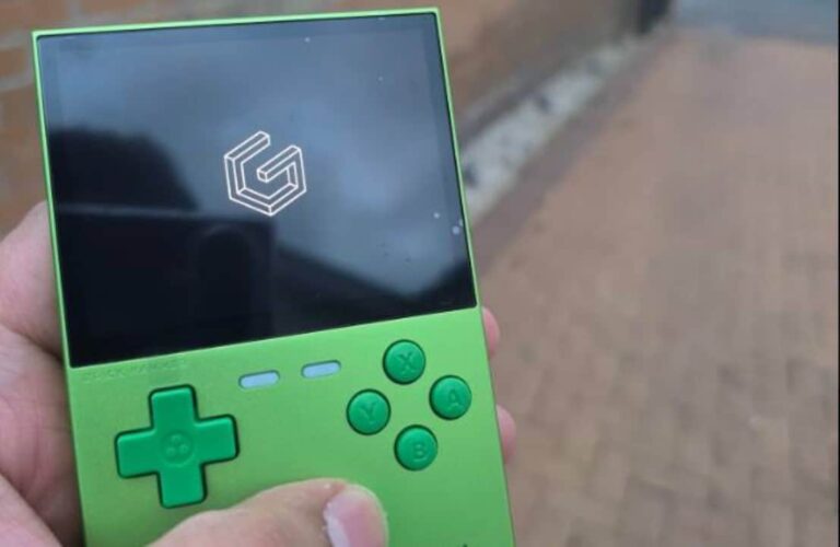 Desenvolvedor revela avanços do GammaOS Nano com interface inspirada no PlayStation 3 para o TrimUI Brick