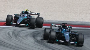 Mercedes reavalia dinâmica interna após perda de vitória e avanço de Hamilton