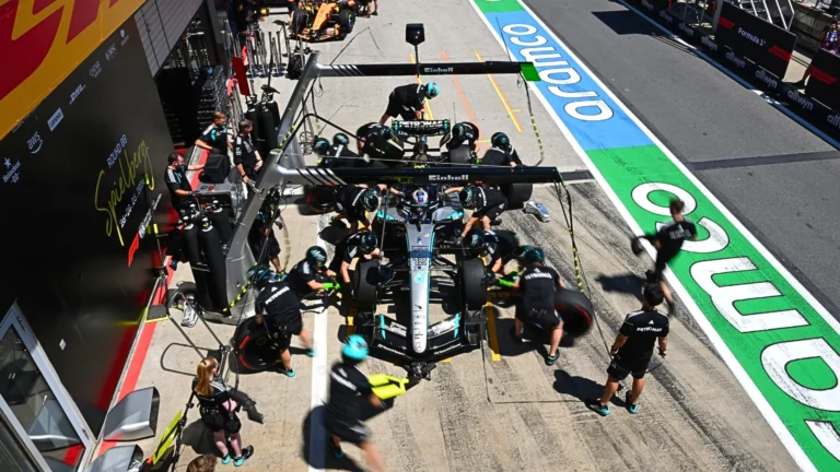 GP da Áustria: Pole de George Russell e a complexidade estratégica que marcou 2025