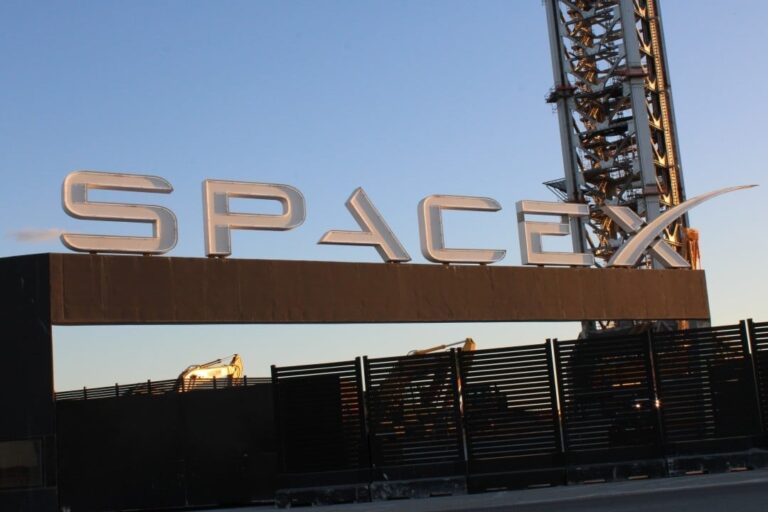 SpaceX Adquire Plataforma de Codificação Cursor por US$ 60 Bilhões em Ações Após IPO