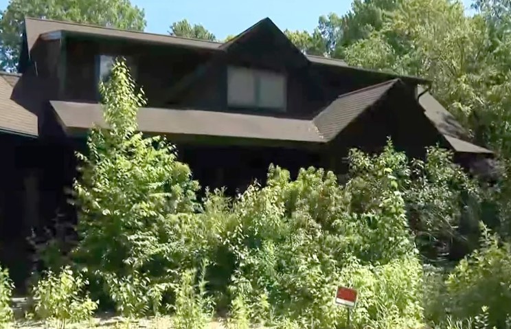 Casa comprada em leilão em Connecticut escondia os restos mortais de três pessoas — Foto: Reprodução