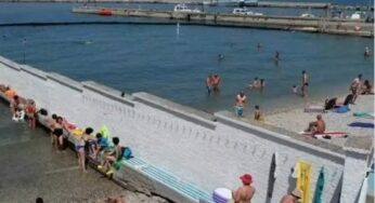 Turista desafia separação de gêneros em praia italiana e gera tumulto em local único na Europa