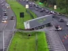 Carreta tomba em canteiro da Rodovia Zeferino Vaz ap&oacute;s manobra proibida em Campinas