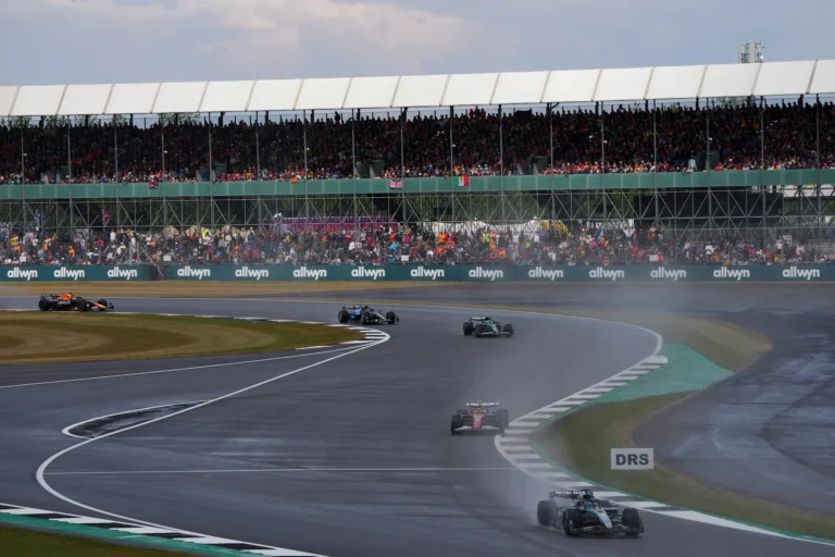 Silverstone: Descubra a História por Trás dos Nomes Lendários de Suas Curvas
