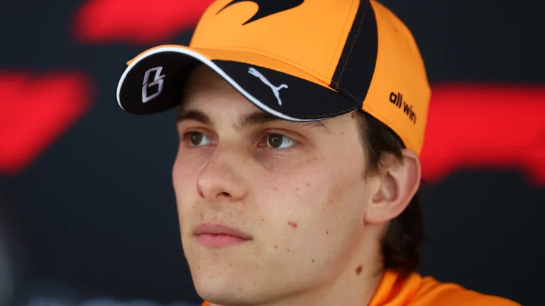 Oscar Piastri reafirma confiança na McLaren apesar de boatos sobre Max Verstappen