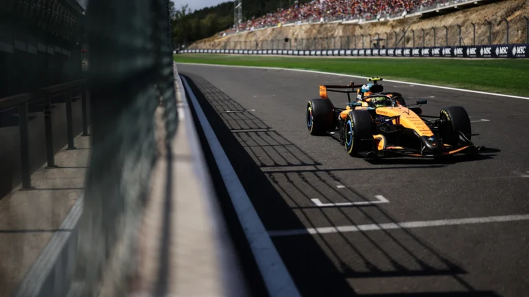 Lando Norris conquista largada surpreendente em terceiro lugar no GP da Bélgica