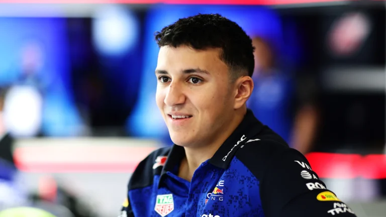 Isack Hadjar revela pressão e dúvidas ao assumir vaga na Red Bull ao lado de Verstappen