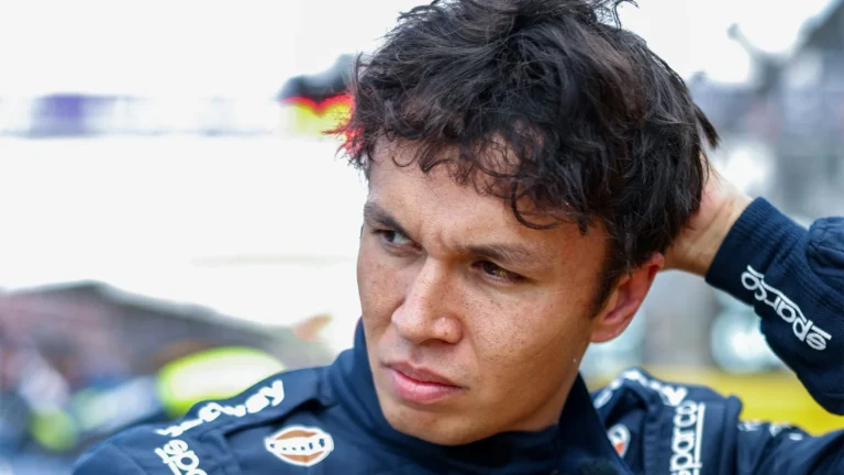 Alex Albon Assume Culpa por Acidente em Silverstone e Williams Vê Upgrades Falharem