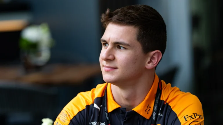 Jovem Piloto Leonardo Fornaroli fará 2º treino livre na Hungria com McLaren que testa novos componentes
