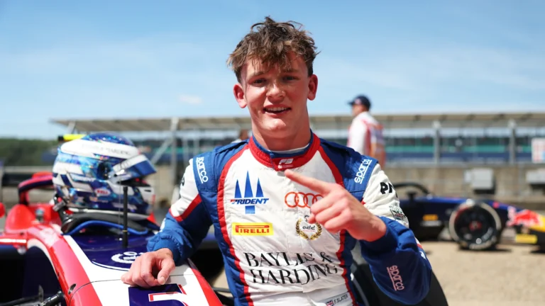 Freddie Slater conquista primeira pole na F3 em Silverstone com desempenho decisivo