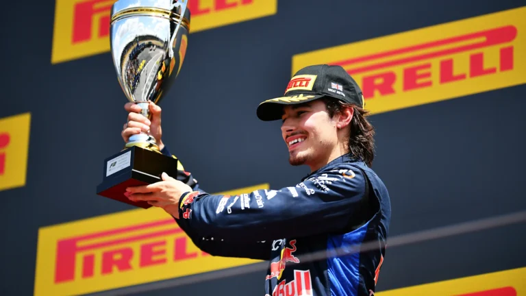 Tsolov garante vitória emocionante na F2 em Silverstone com ultrapassagem na volta final