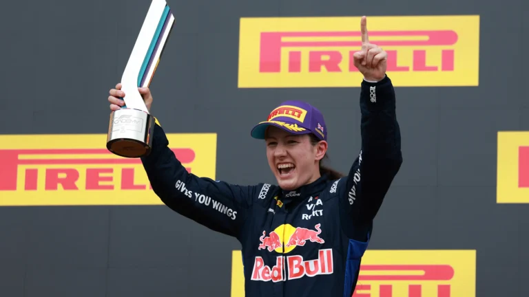 Alisha Palmowski garante vitória em Silverstone e amplia liderança na F1 Academy