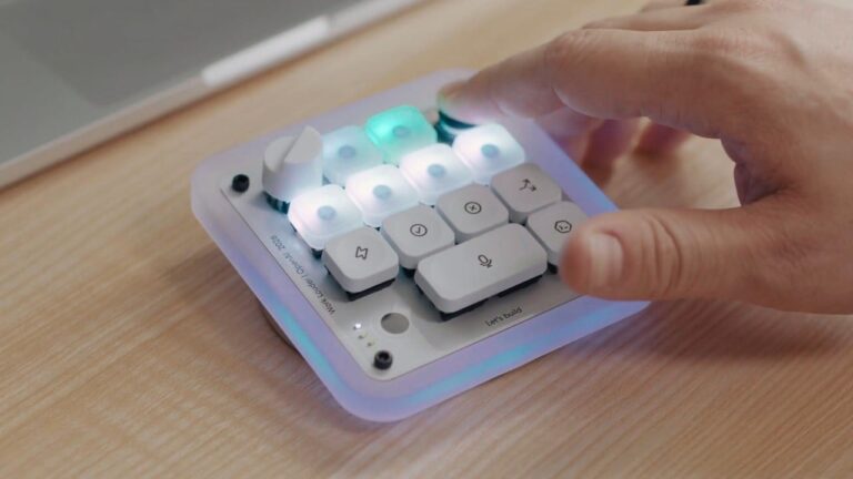 OpenAI lança teclado Codex Micro, seu primeiro hardware, para otimizar interação com IAs