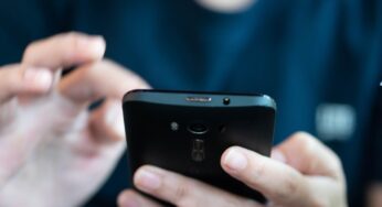 Avanço digital redefine cotidiano de idosos no Brasil, impulsionando autonomia e demandando atenção à segurança