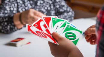 Como um barbeiro transformou discussões familiares sobre regras em um sucesso global de cartas com o Uno