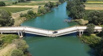 Ponte desabada na Grécia vira rota perigosa para motoristas economizarem 30 km