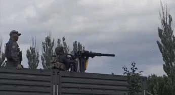 Metralhadora de helicóptero arremessa soldado russo em treinamento e vídeo viraliza