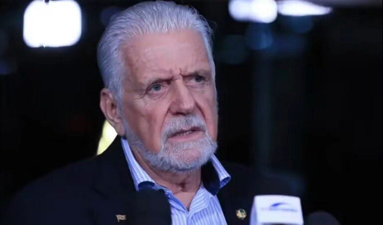 Polícia Federal convoca Jaques Wagner para depor em inquérito bilionário sobre fraudes com Banco Master