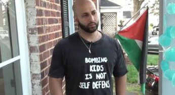 United Airlines impede embarque de passageiro por camisa com mensagem crítica a ataques contra crianças