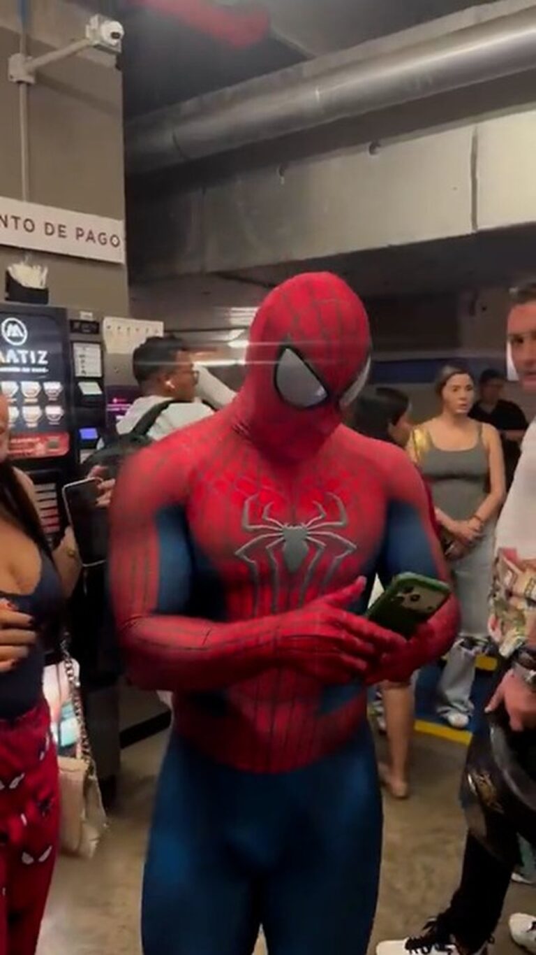 Exibição do novo filme do Homem-Aranha é suspensa após espectador soltar 'flatos muito fortes' em sala de cinema — Foto: Reprodução/X