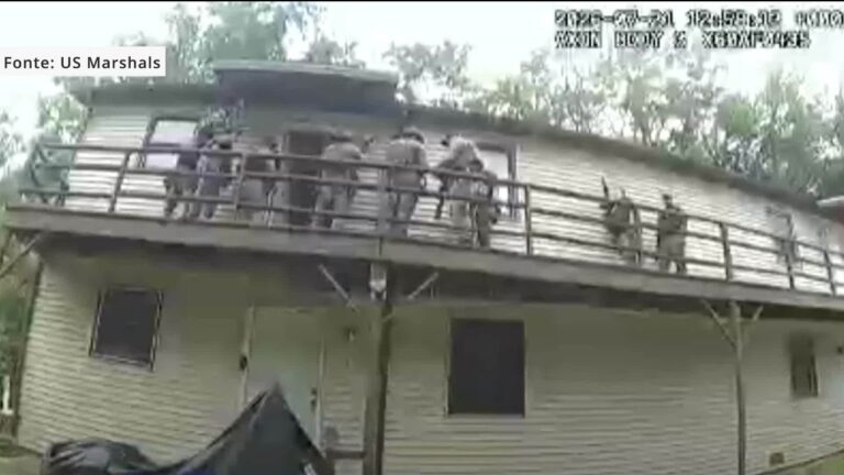 Deck desaba e fere policiais federais em operação de busca a foragido no Missouri