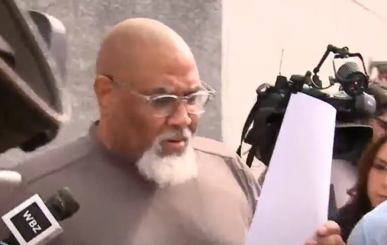 Cedric Lodge é ex-funcionário da Universidade de Harvard e foi preso em 2023 acusado de traficar partes de cadáveres usados para estudos da faculdade de medicina — Foto: Reprodução