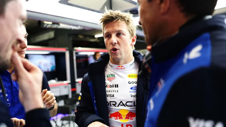 Liam Lawson brilha no GP da Holanda e garante pontos em convocação de última hora