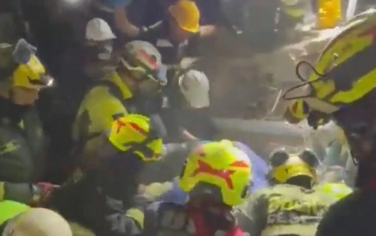 Mulher é retirada com vida após 36 horas sob escombros de hotel na Colômbia
