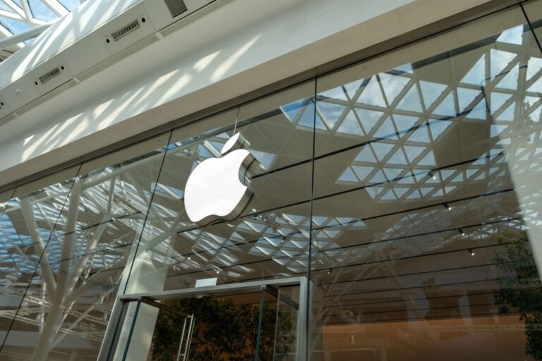 Apple e Alibaba firmam parceria de IA na China em cenário de tensões globais