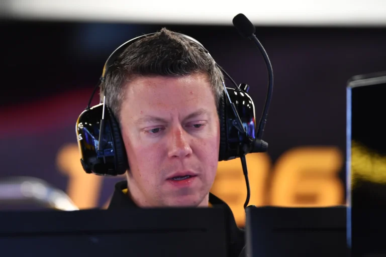 Marcin Budkowski assume o comando da equipe Cadillac na Fórmula 1 como novo chefe