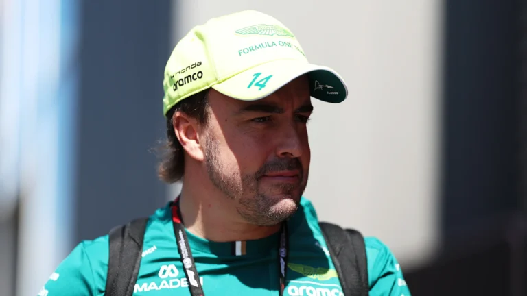 Adrian Newey demonstra confiança na permanência de Fernando Alonso na Aston Martin