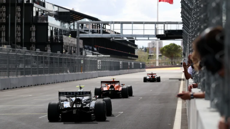 Jovens Pilotos da F3 Avaliam Circuito de Madring Antes da Estreia da Fórmula 1 em Madrid