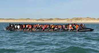 Travessia de 230 migrantes em bote inflável estabelece novo recorde no Canal da Mancha