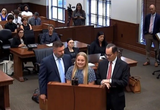 Em tribunal no Kentucky, Laken Snelling se declara culpada de morte do seu bebê — Foto: Reprodução