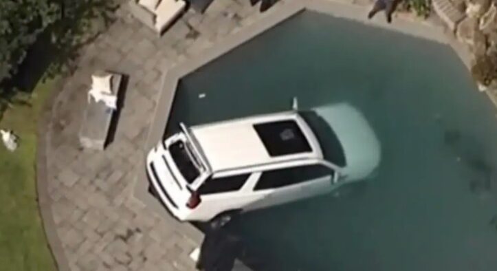 Professora morre após SUV cair em piscina de residência em Long Island, Nova York