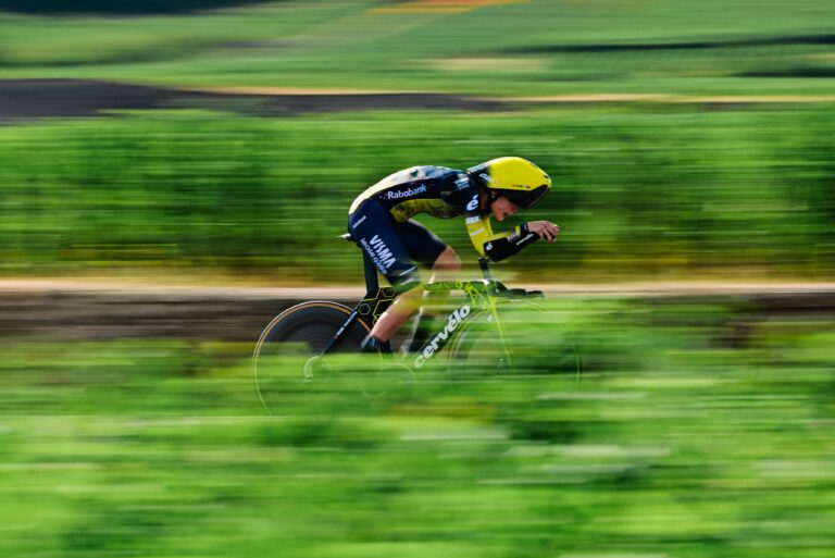 Acusações de uso de enchimento em sutiãs geram inspeções no Tour de France Feminino