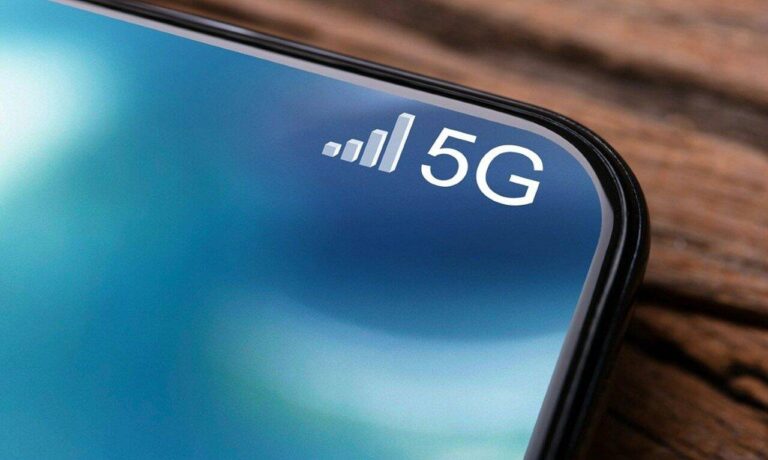 Telefone Sinal 5G - AndreyPopov/istockphoto